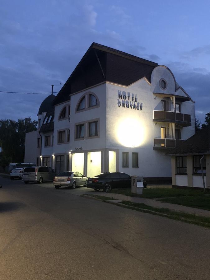 Kovacs Hotel Superior Vásárosnamény Екстериор снимка